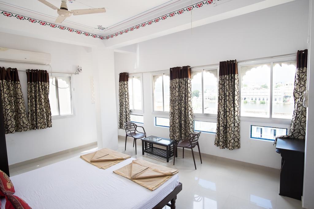 אודייפור Devi Vilas Guest House מראה חיצוני תמונה