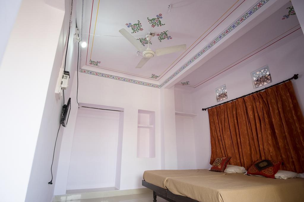 אודייפור Devi Vilas Guest House מראה חיצוני תמונה
