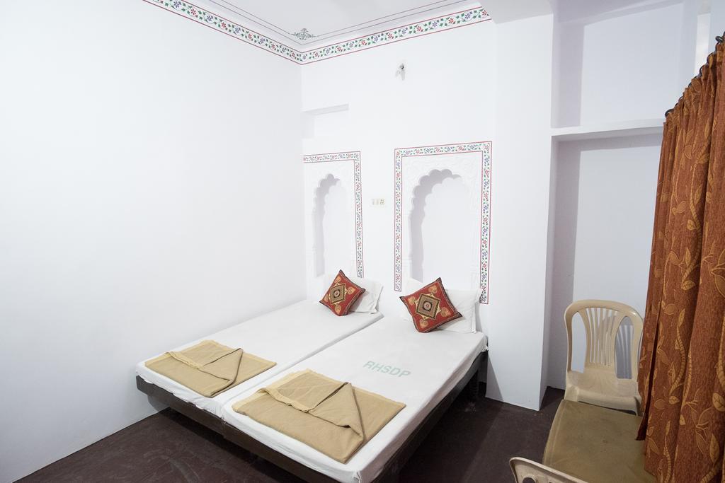 אודייפור Devi Vilas Guest House מראה חיצוני תמונה
